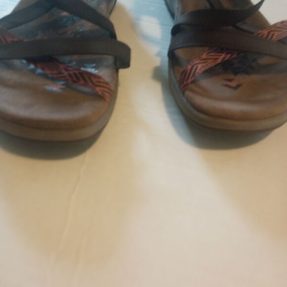 Skechers memory foam strappy leather sandals with Velcro and buckle - Picture 12 of 12